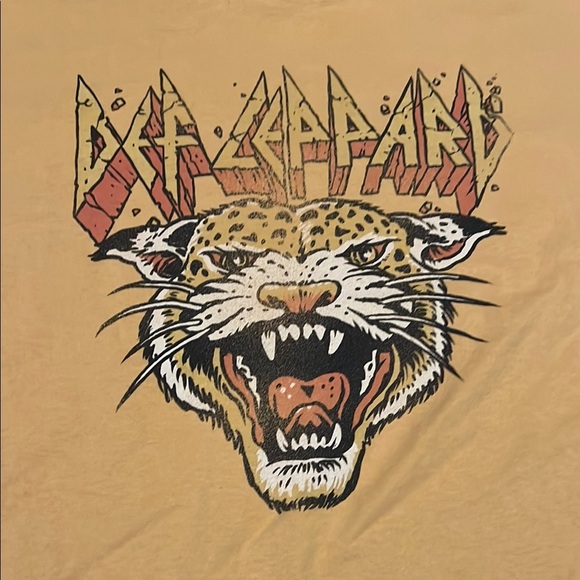 Def Leppard Graphic Short Sleeve Tee - Mustard worn one time for concert large - Picture 3 of 4
